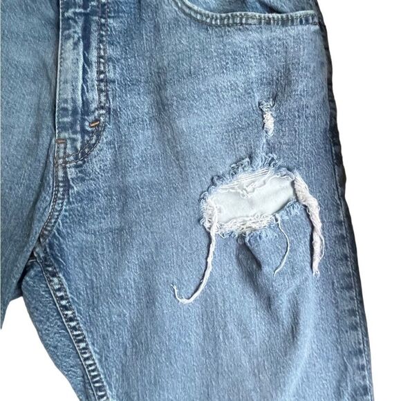 Levi’s men’s 405 distressed jean shorts size 33/10”. - Picture 3 of 7